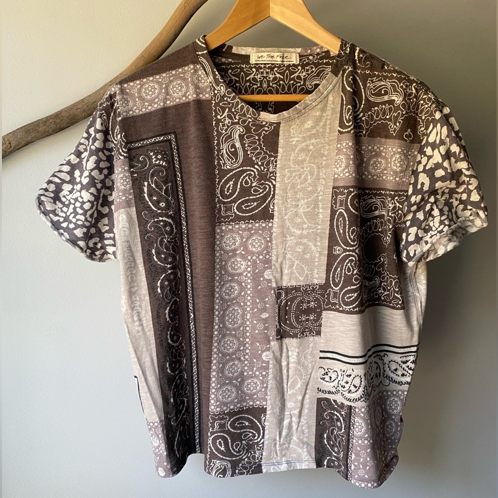 Free people - We the Free gray paisley print T-Shirt. Size XS